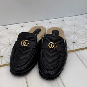 Gucci Black Quilted Leather Slippers with Brushed Gold Gucci Logo